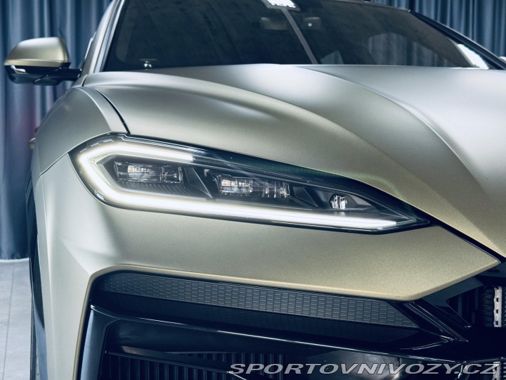 Lamborghini Urus SE*NOVÉ*MAT*AKRAPOVIC* 2025