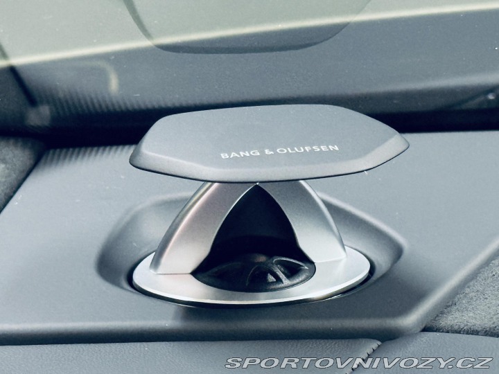 Lamborghini Urus SE*NOVÉ*MAT*AKRAPOVIC* 2025