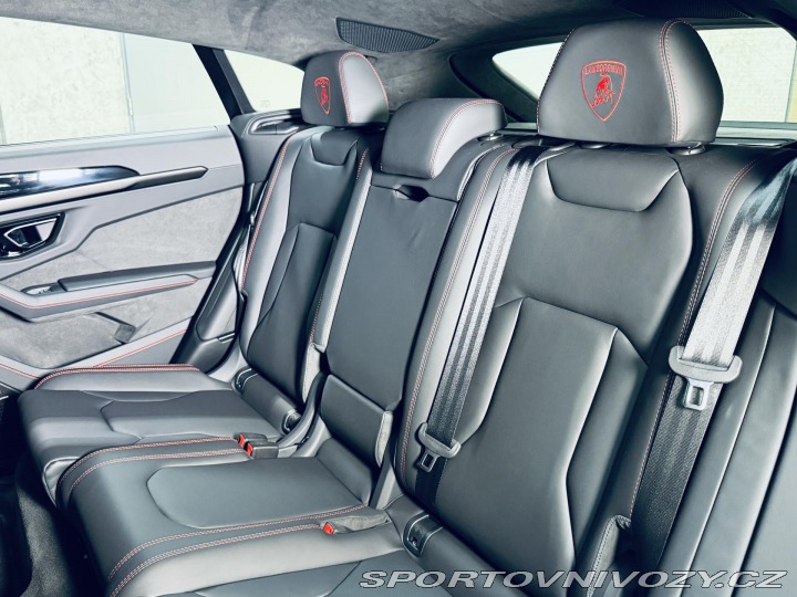 Lamborghini Urus SE*NOVÉ*MAT*AKRAPOVIC* 2025