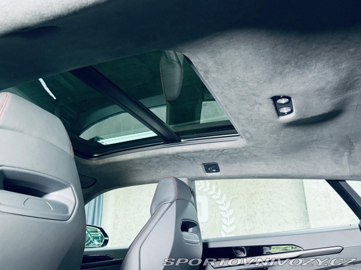 Lamborghini Urus SE*NOVÉ*MAT*AKRAPOVIC* 2025