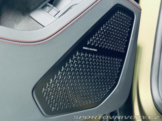 Lamborghini Urus SE*NOVÉ*MAT*AKRAPOVIC* 2025