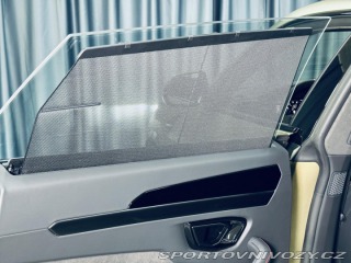 Lamborghini Urus SE*NOVÉ*MAT*AKRAPOVIC* 2025