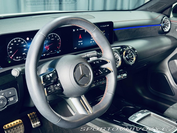 Mercedes-Benz CLA 180*AMG*KEYLESS*KAMERA*CZ 2023