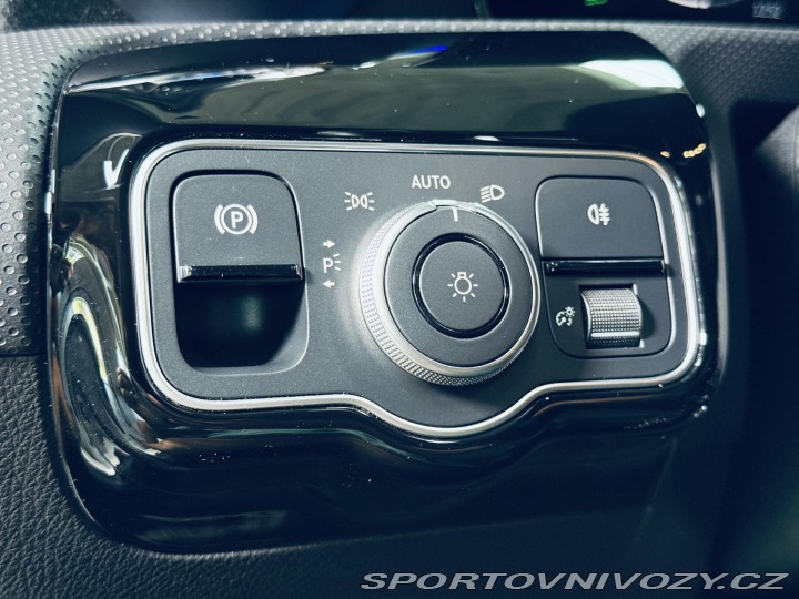 Mercedes-Benz CLA 180*AMG*KEYLESS*KAMERA*CZ 2023
