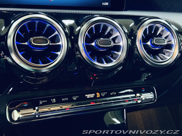 Mercedes-Benz CLA 180*AMG*KEYLESS*KAMERA*CZ 2023