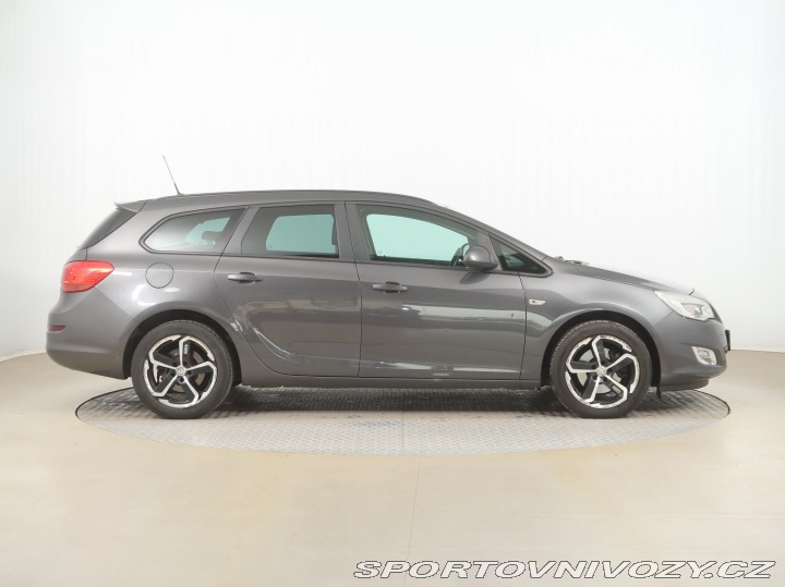 Opel Astra 1.6 T 2011
