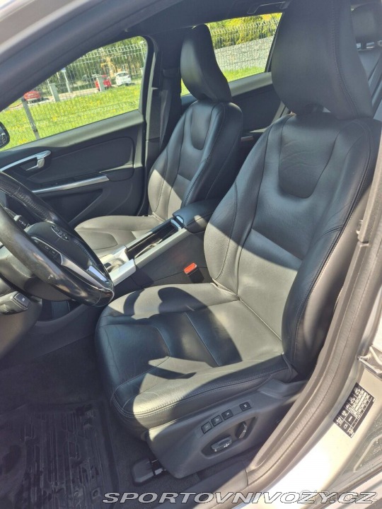 Volvo V60 2,4 Cross Country D 2016