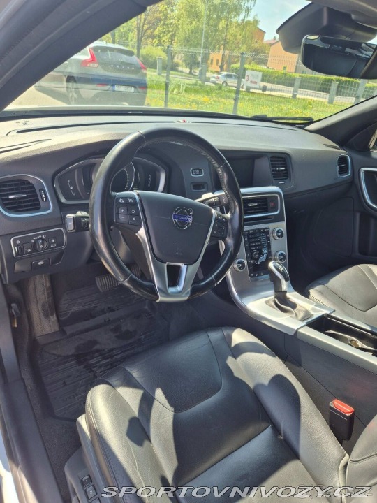 Volvo V60 2,4 Cross Country D 2016