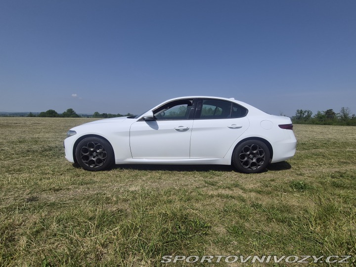 Alfa Romeo Giulia sedan 2018