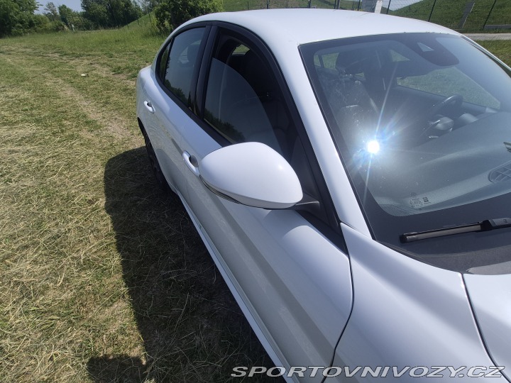 Alfa Romeo Giulia sedan 2018