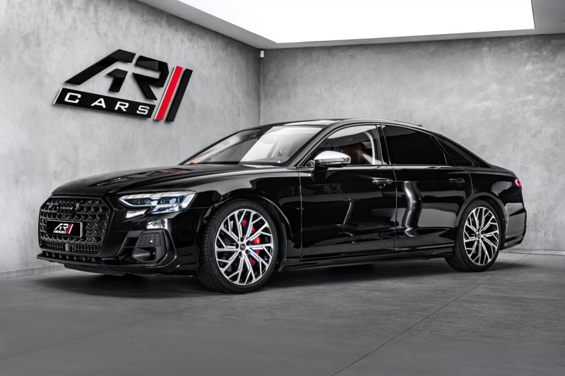 Audi S8 Exclusive masáže Pano HuD