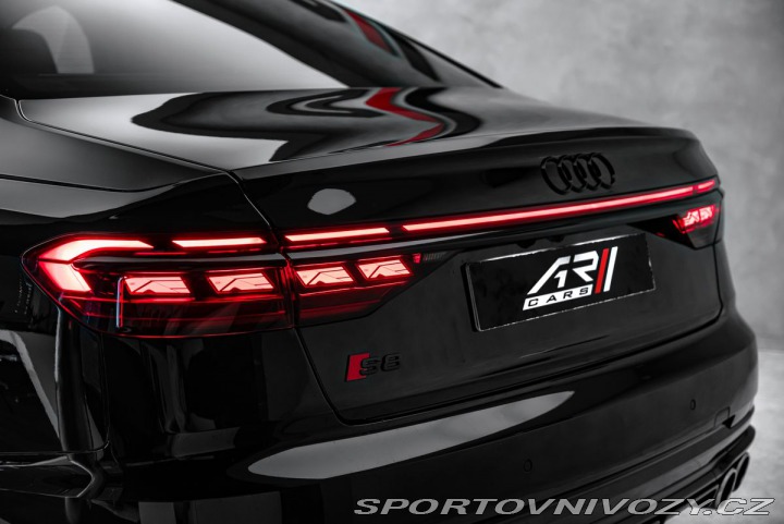 Audi S8 Exclusive masáže Pano HuD 2025