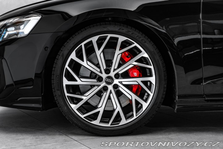 Audi S8 Exclusive masáže Pano HuD 2025