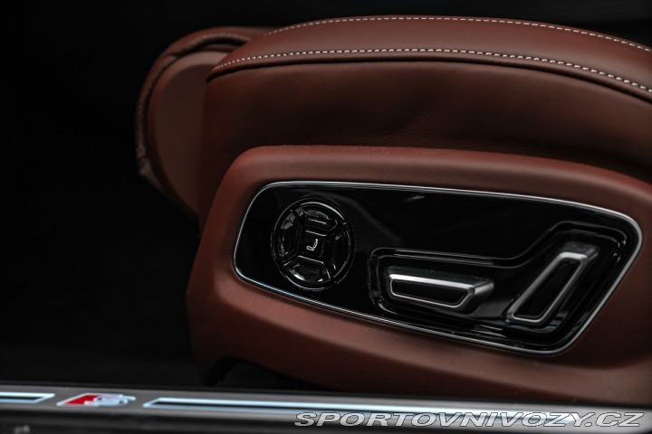Audi S8 Exclusive masáže Pano HuD 2025