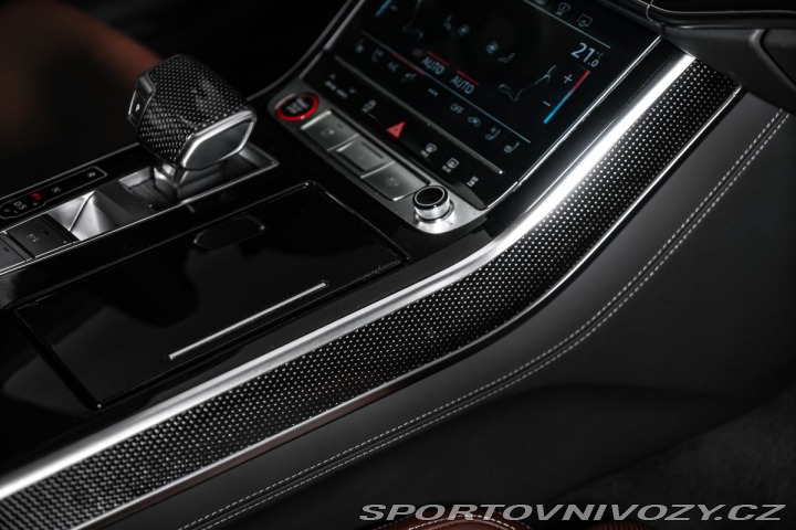 Audi S8 Exclusive masáže Pano HuD 2025