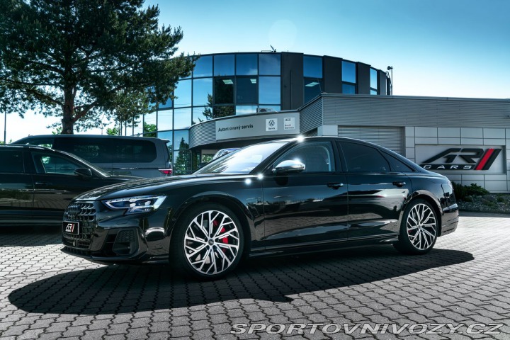 Audi S8 Exclusive masáže Pano HuD 2025