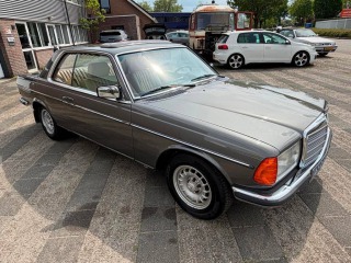 Mercedes-Benz  280 W123