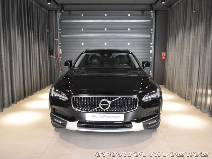 Volvo V90 2,0 CC D5 PRO Bezklíč,Taž 2020