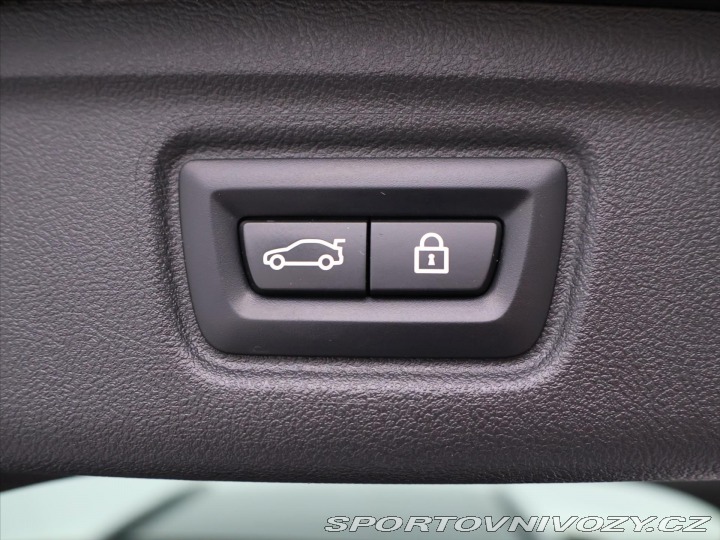 BMW 3 2,0 330e xDrive M-Paket L 2021