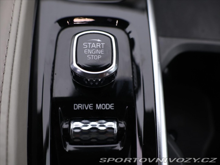 Volvo Ostatní modely XC90 2,0 B6 220kW AWD Dr-E Ins 2020