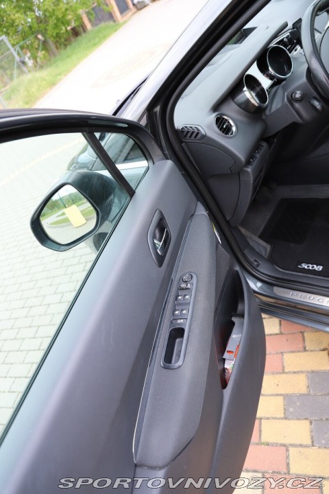 Peugeot Ostatní modely 5008 2,0 HDI 120 kw 2015