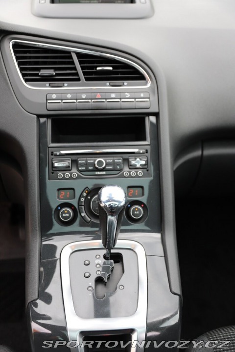 Peugeot Ostatní modely 5008 2,0 HDI 120 kw 2015