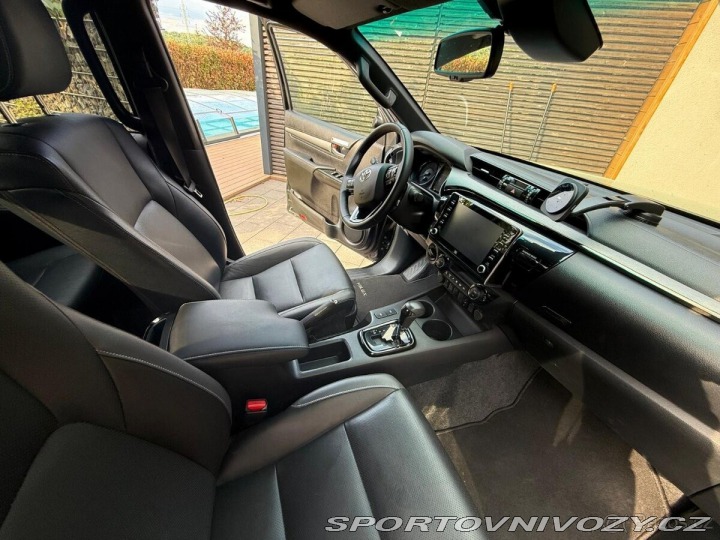 Toyota Ostatní modely Hilux invicible v plné výbavě 2023