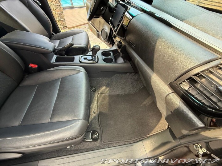 Toyota Ostatní modely Hilux invicible v plné výbavě 2023
