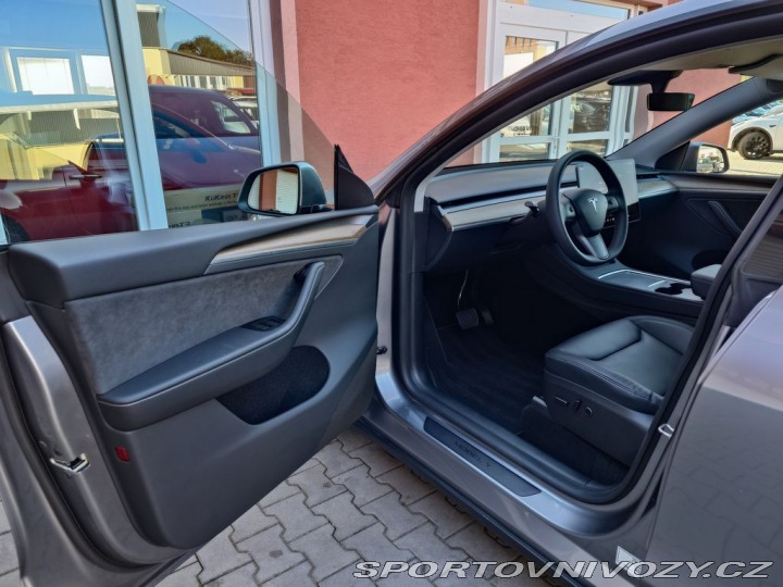 Tesla Model Y Long Range Dual Motor 378 2023