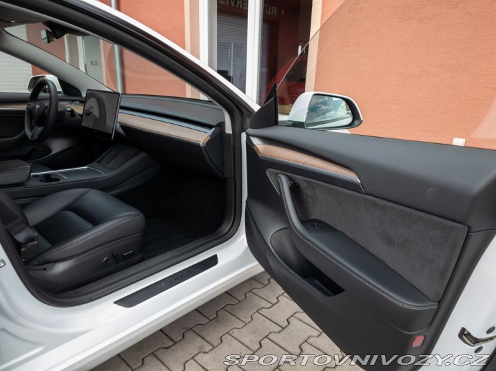 Tesla Model 3 Standard Range Plus 239 k 2021