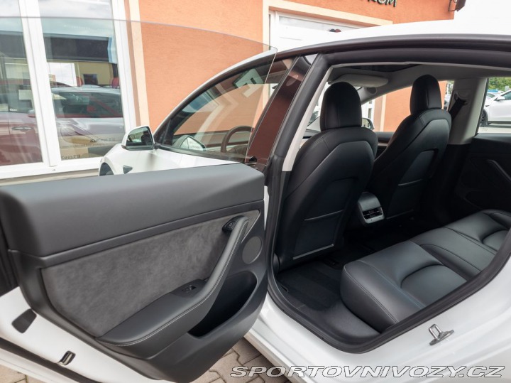 Tesla Model 3 Standard Range Plus 239 k 2021