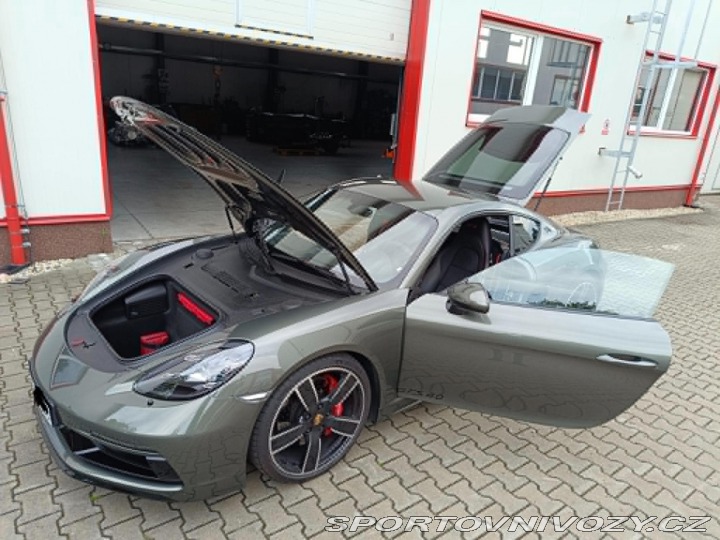 Porsche Cayman 718 2024