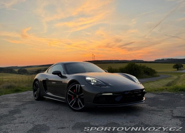 Porsche Cayman 718 2024