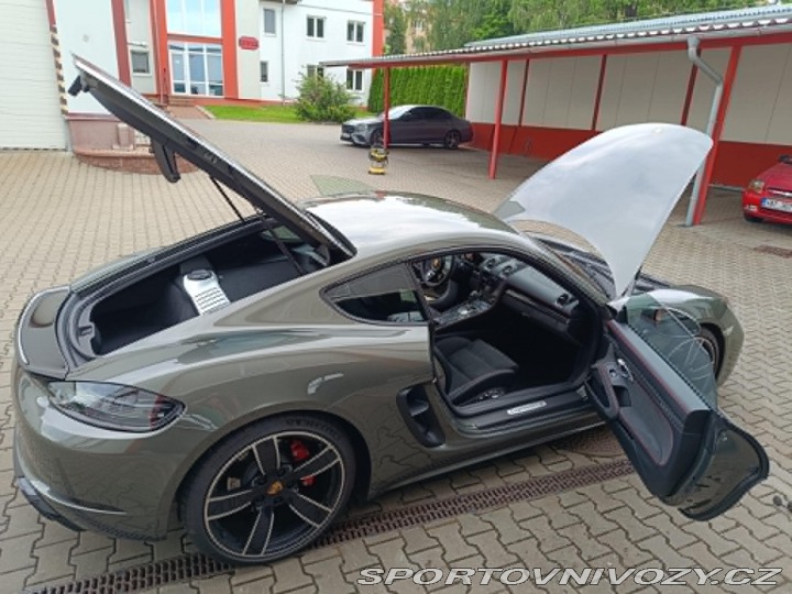 Porsche Cayman 718 2024