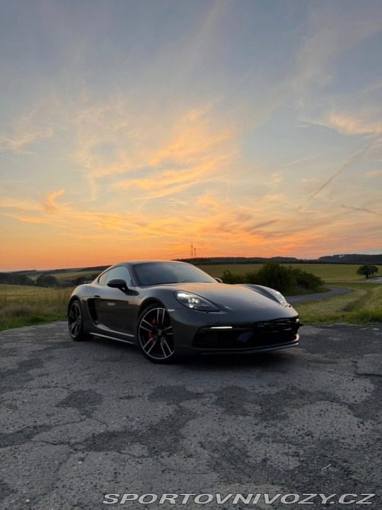 Porsche Cayman 718 2024