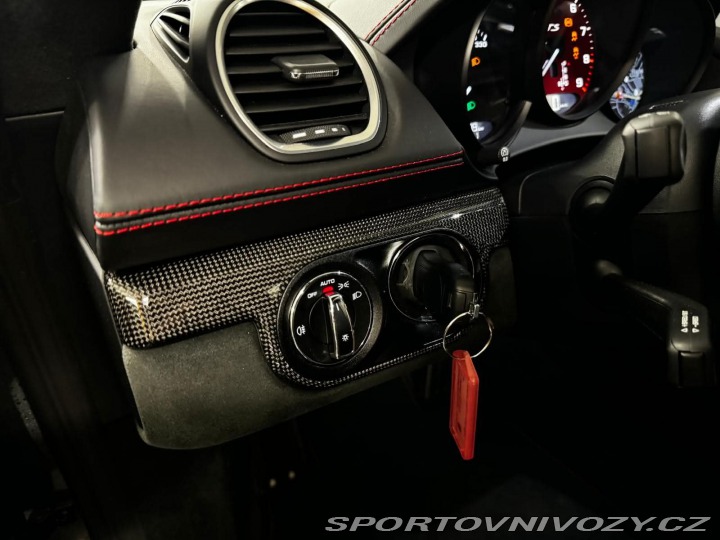 Porsche Cayman 718 2024