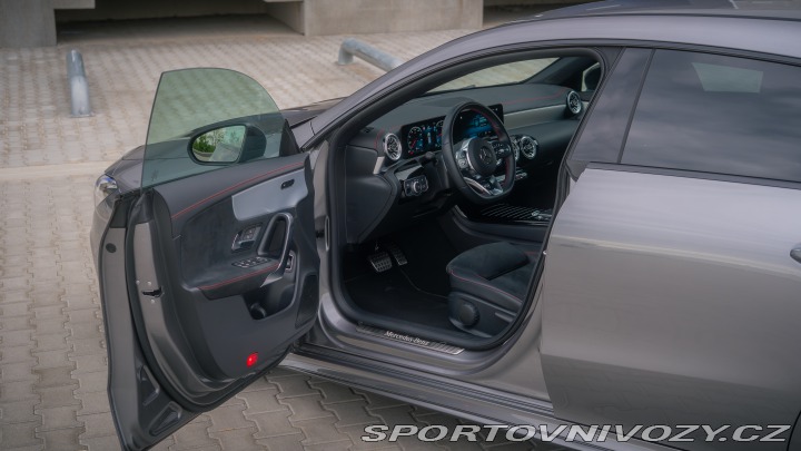 Mercedes-Benz CLA 200 AMG Line 2022