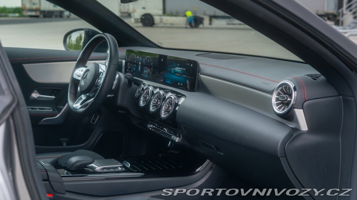 Mercedes-Benz CLA 200 AMG Line 2022