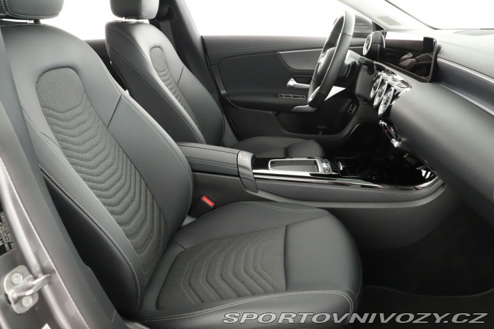 Mercedes-Benz CLA Progressive 200 2025