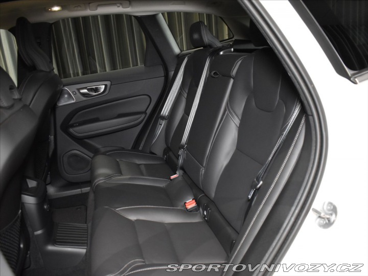 Volvo Ostatní modely XC60 2,0 T8 AWD Ultra B&W, 2025