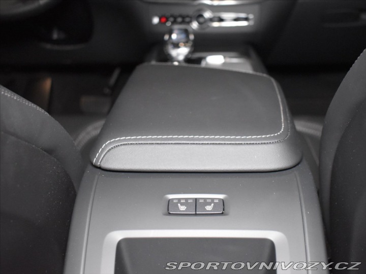 Volvo Ostatní modely XC60 2,0 T8 AWD Ultra B&W, 2025