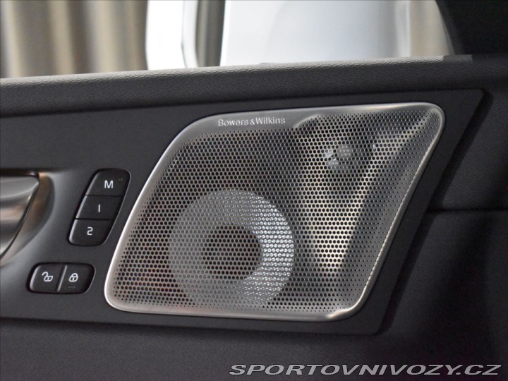 Volvo Ostatní modely XC60 2,0 T8 AWD Ultra B&W, 2025