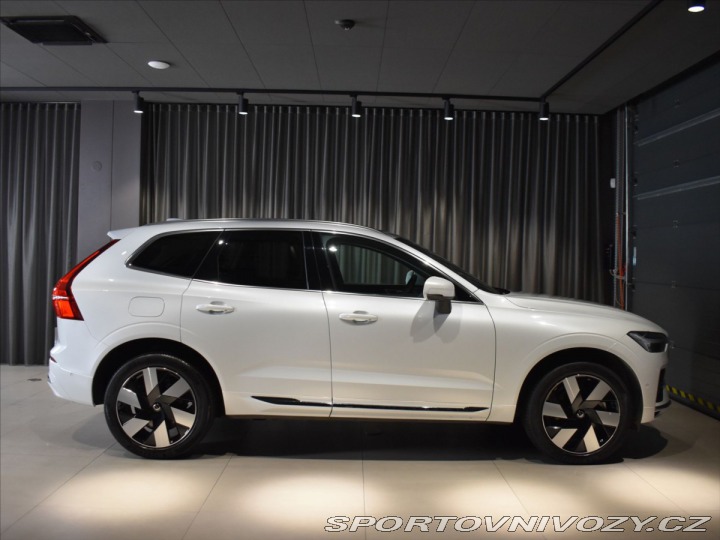 Volvo Ostatní modely XC60 2,0 T8 AWD Ultra B&W, 2025