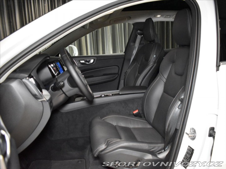Volvo Ostatní modely XC60 2,0 T8 AWD Ultra B&W, 2025