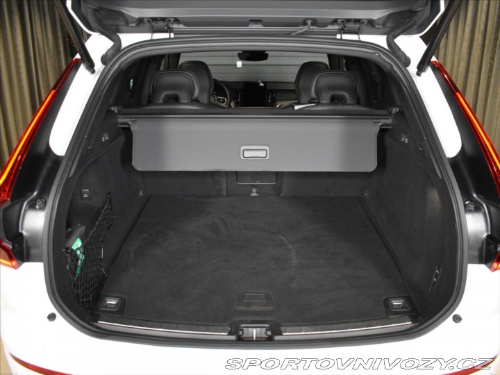 Volvo Ostatní modely XC60 2,0 T8 AWD Ultra B&W, 2025