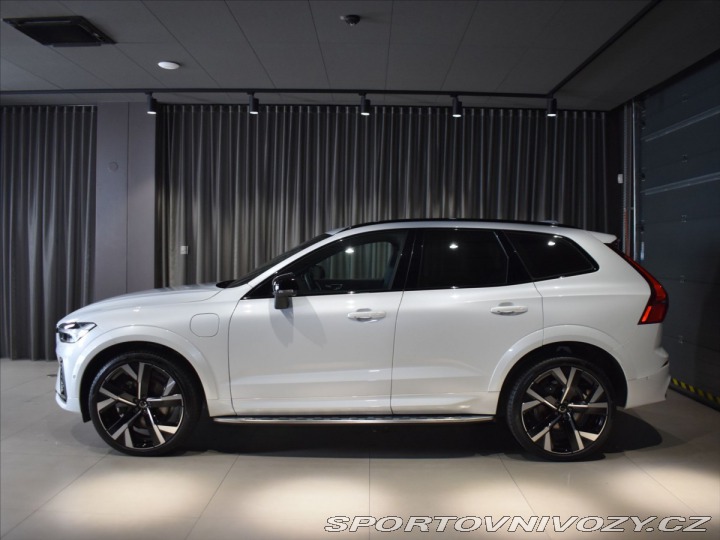 Volvo Ostatní modely XC60 2,0 T8 AWD Ultra B&W, 2025