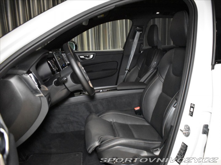 Volvo Ostatní modely XC60 2,0 T8 AWD Ultra B&W, 2025
