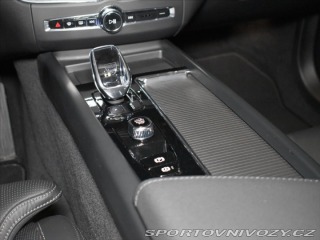 Volvo Ostatní modely XC60 2,0 T8 AWD Ultra B&W, 2025
