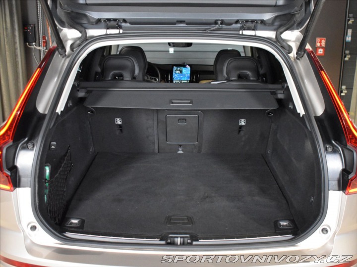 Volvo Ostatní modely XC60 2,0 T8 AWD Ultra B&W, 2025