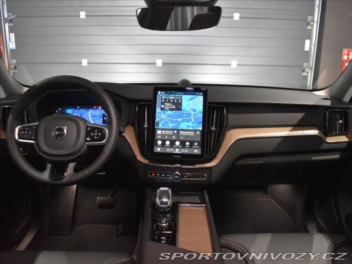 Volvo Ostatní modely XC60 2,0 T8 AWD Ultra B&W, 2025